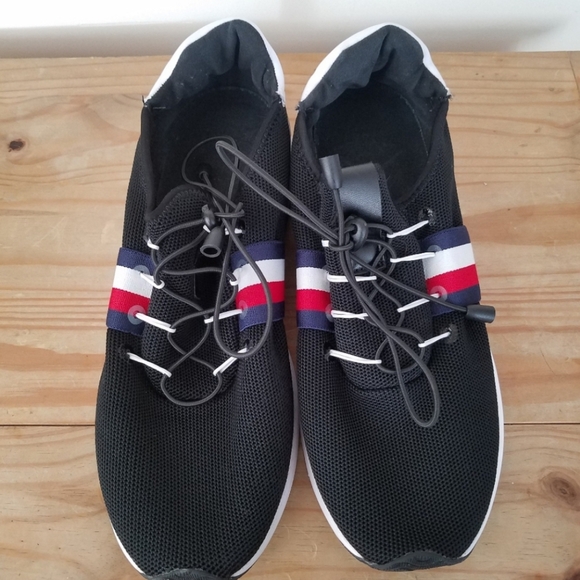 Tommy Hilfiger Shoes - Tommy Hilfiger Rhena bungee style Athletic shoe